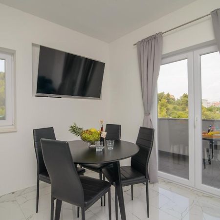 Apartments Pelja Trogir Exteriör bild