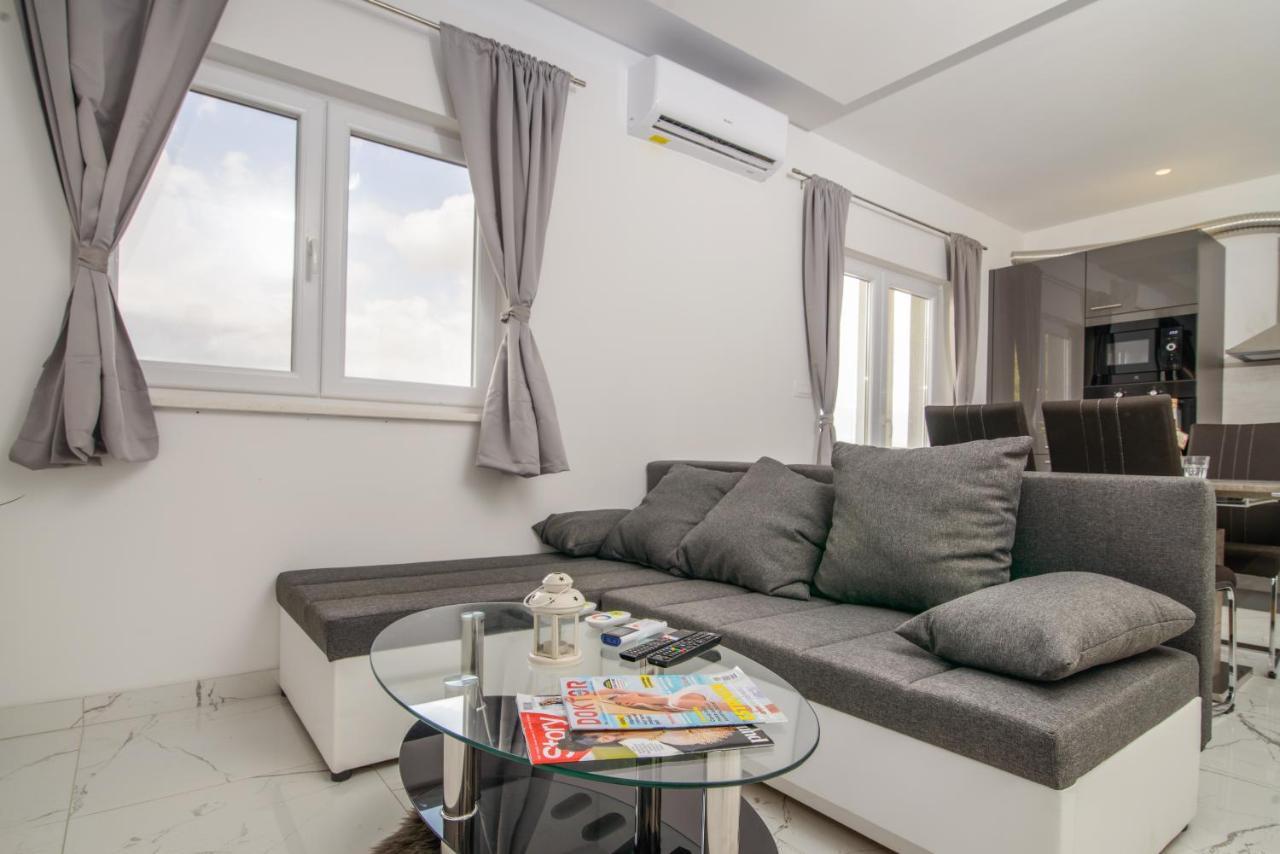 Apartments Pelja Trogir Exteriör bild