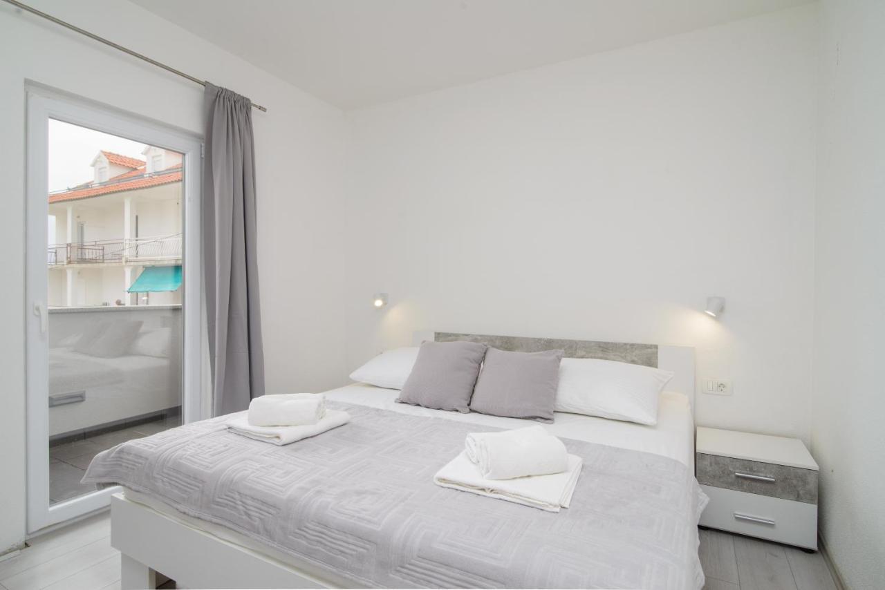 Apartments Pelja Trogir Exteriör bild