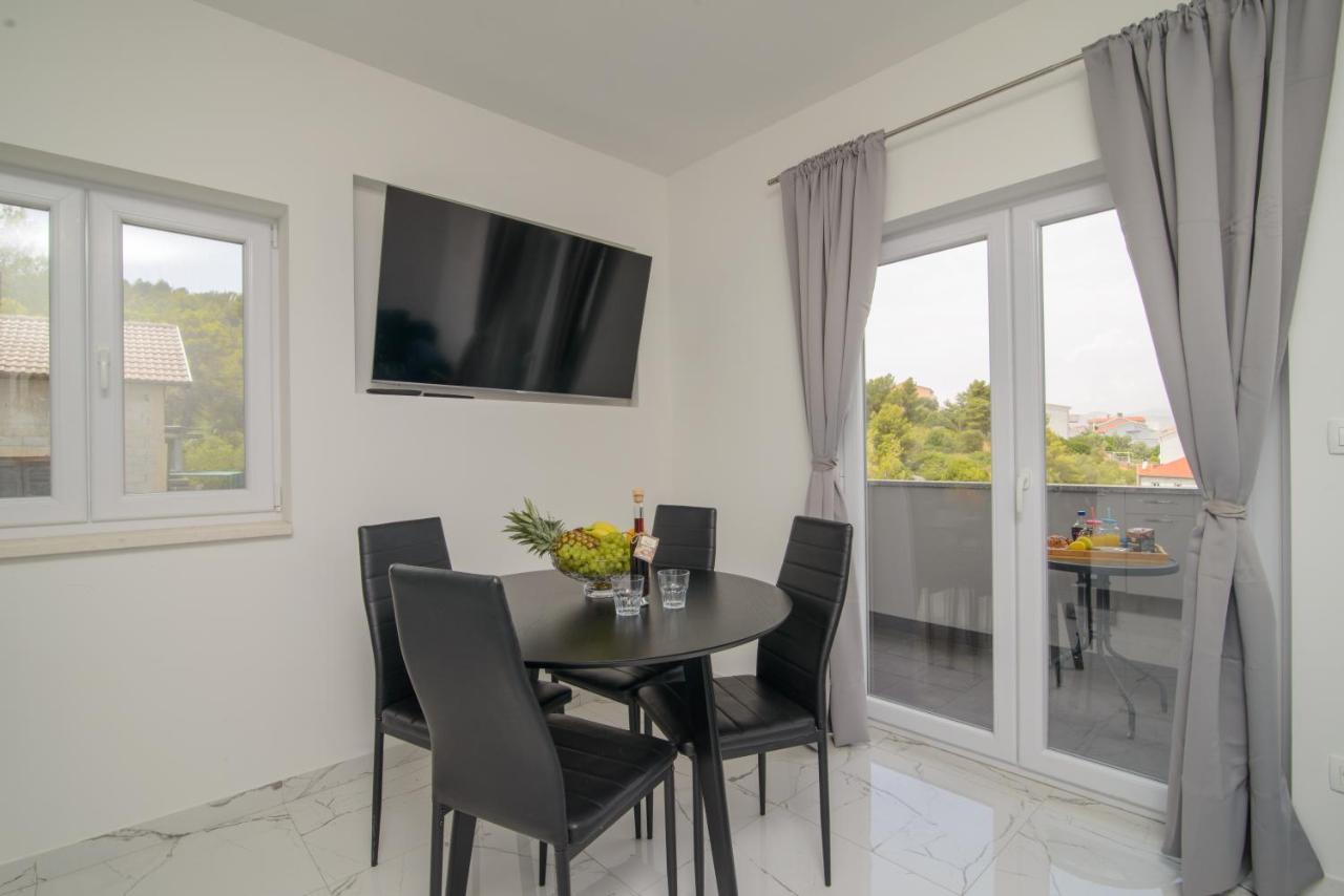 Apartments Pelja Trogir Exteriör bild