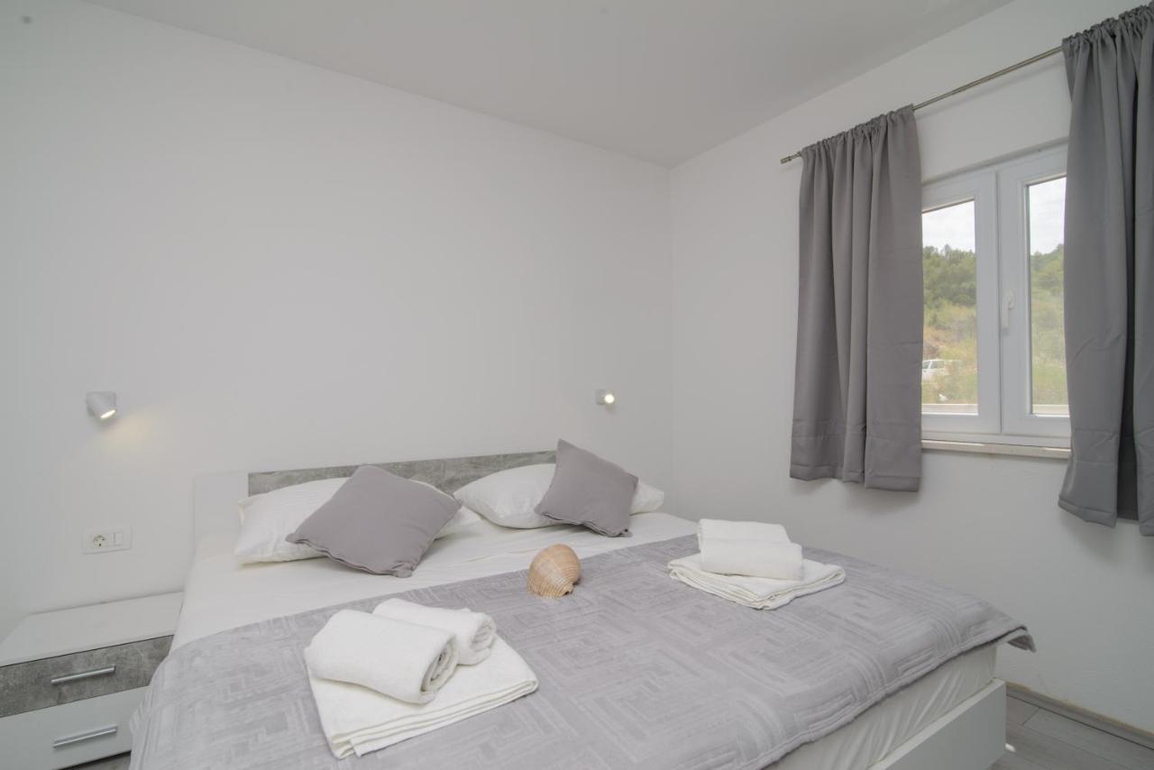 Apartments Pelja Trogir Exteriör bild