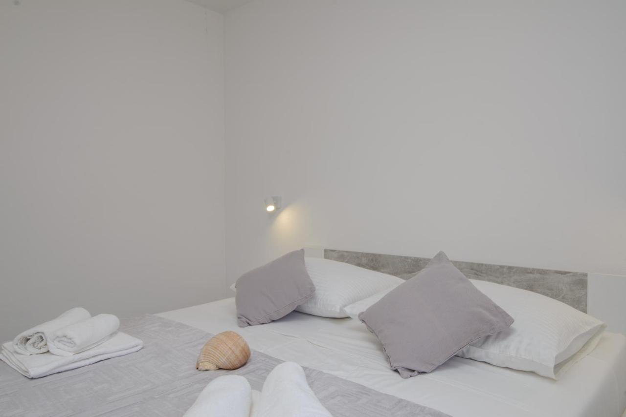 Apartments Pelja Trogir Exteriör bild